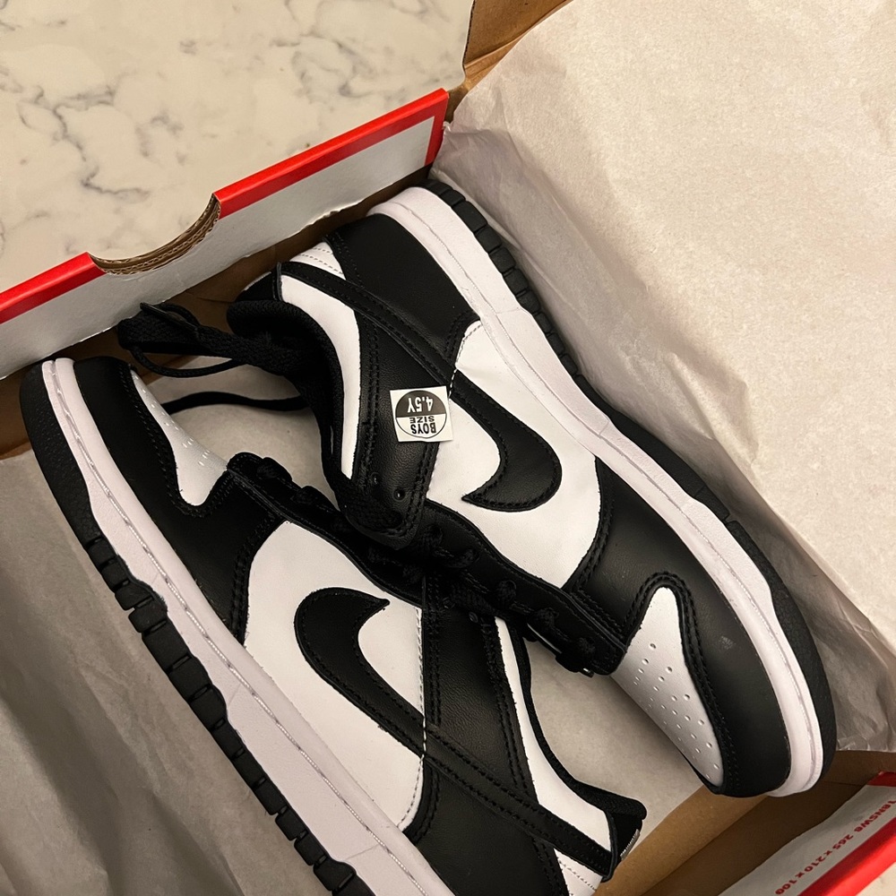 Nike Panda Dunks